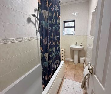 Price £995 pcm - Available Now - Unfurnished - Photo 2