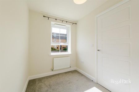 4 bedroom semi-detached house to rent - Photo 5