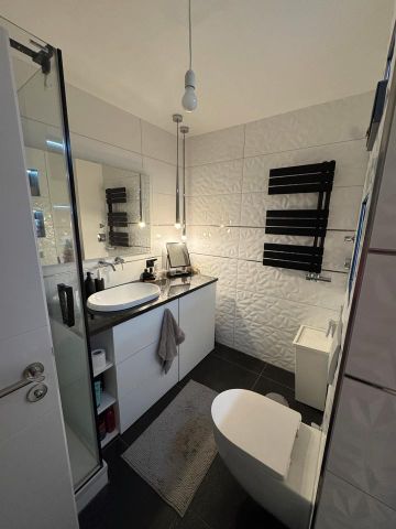 Gepflegte 2-Zimmer-Wohnung mit EBK und Waschmaschine - Photo 4