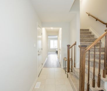 Bright & Spacious 3 Bedroom Townhouse in Welland!! - Photo 1