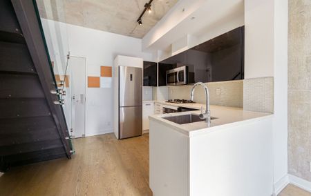 For Lease - 39 Brant Street Unit# 1010, Toronto, Ontario - Photo 3