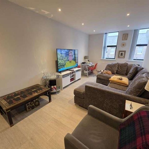 George Lane, South Woodford, London, E18 - Photo 1