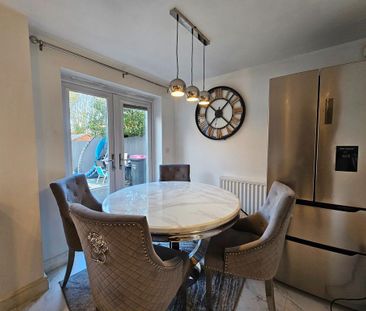 4 bedroom semi-detached house to rent - Photo 4