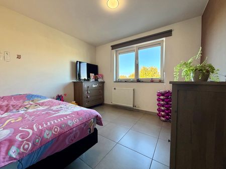 Zeer knap, ruim appartement met 2 slpks en garage - Photo 4