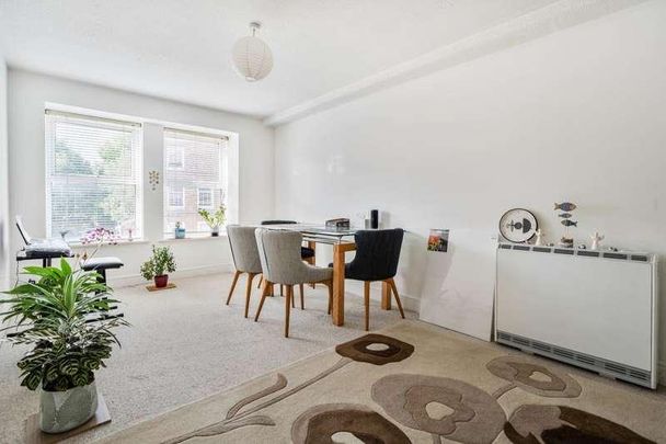 Juniper Court, Abingdon, OX14 - Photo 1