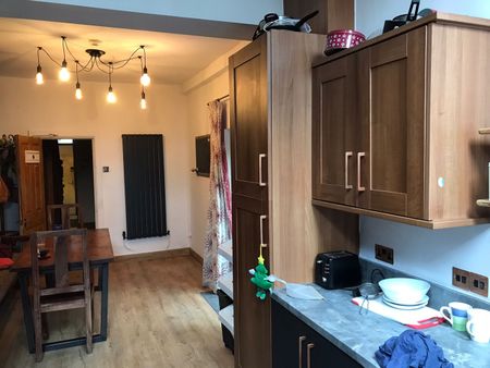 9 Bed Terraced House, Balmoral Road, M14 - Photo 5