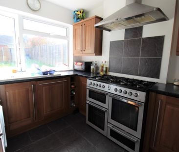 3 bedroom Semi-detached bungalow to rent - Photo 2