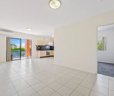 Boutique & Modern 2 Bedroom in the Heart of Enfield | Double Brick ... - Photo 1