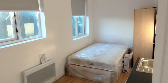 Studio to rent - Photo 2