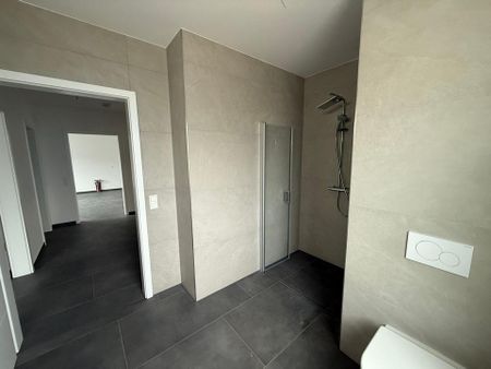 Charmant wohnen im Dachgeschoss – inkl. Einbauküche & großer Dachterrasse - Photo 4