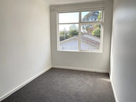 4/4 Fiona Court, St Kilda VIC 3182 - Photo 2