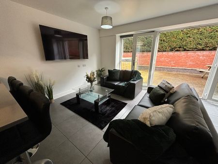 Room 7 Available, Riverside En Suite, 11 Bedroom House, Willowbank Mews – Student Accommodation Coventry - Photo 5