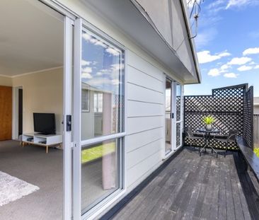 A fully functional 3 bedroom home at Mt Wellington - Photo 1