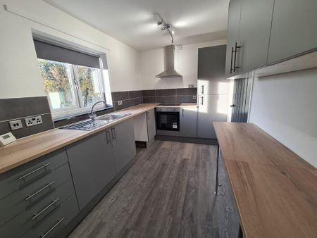 1 bedroom in a flat share to rent - Photo 3