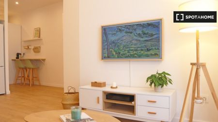 barcelona, Catalonia 08026 - Photo 2