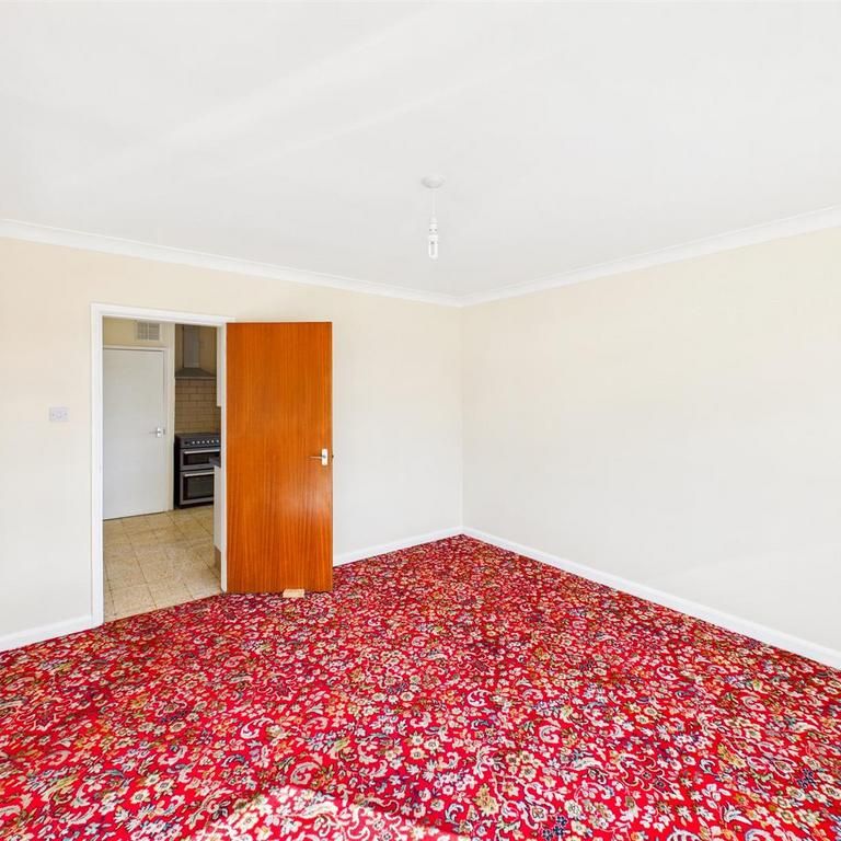 3 bedroom detached bungalow to rent - Photo 1