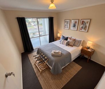 Spacious Upper-Level 3-Bed Unit | Convenient & Low-Maintenance - Photo 3