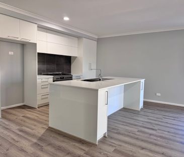 Modern Dual‑Kitchen Family Home in Manor Lakes - Photo 6
