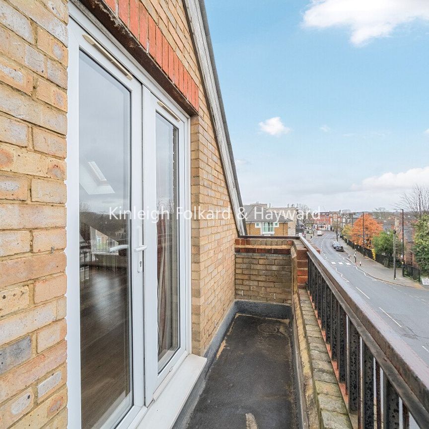 Market Place, London, N2 - Photo 1