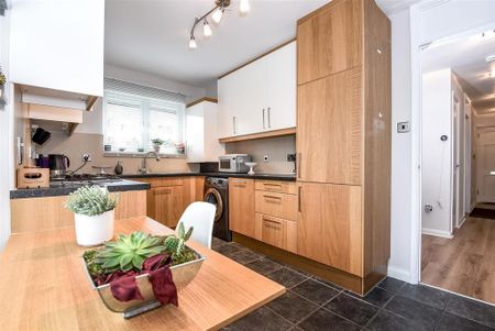 2 bedroom flat to rent - Photo 3