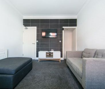 Welton Mount, Hyde Park, Leeds - Photo 1