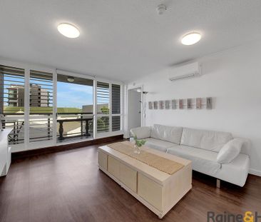 ELEGANT THIRD FLOOR APARTMENT, IN THE HEART OF THE CBD! - Photo 3
