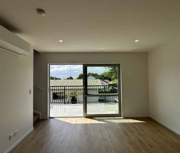 Lovely modern townhouse - Photo 1