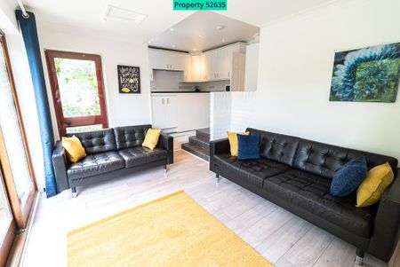 6 bedroom detached house to rent - Photo 2