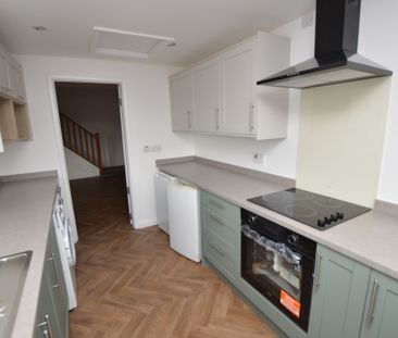 3 Bedroom Terraced House - Photo 6