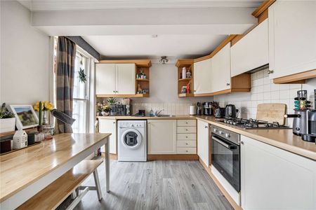 A charming one bedroom apartment in a period building. - Please Note: No Parking - Photo 4