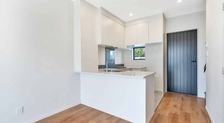 Near new townhouse - Photo 5