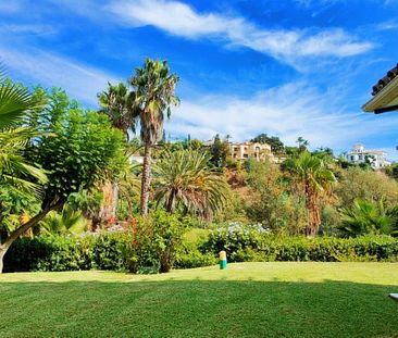 Semi-Detached House in La Quinta - Photo 1