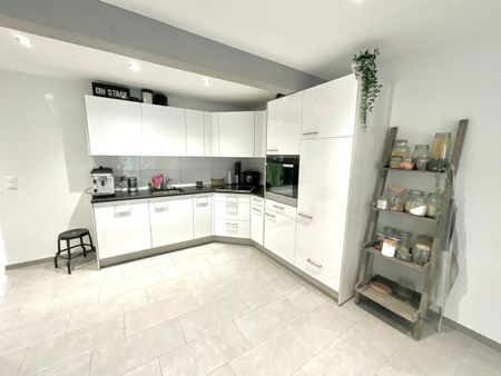 Luminous 3-room apartment in the center of St-Imier - Foto 3