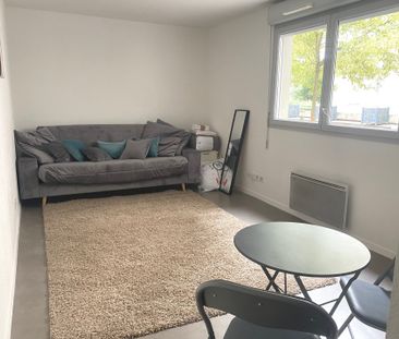 Location Appartement 1 pièce 25m² CALUIRE ET CUIRE 69300 - Photo 1