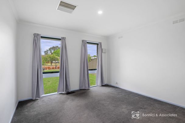 COMFORT, SPACE & CONVENIENCE IN WEST WODONGA - Photo 1