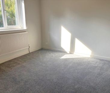 2 bedroom end of terrace house to rent - Photo 3