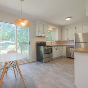 Charmante maison à louer à Saint-Bruno-de-Montarville - Photo 2