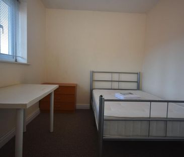 3 bedroom terraced house to rent - Photo 4