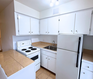 3.5 Available NOW – 7 Côte-Ste-Catherine - Photo 3