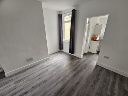 2 bed Terraced - To Let - Photo 2