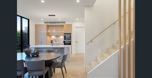 Unparalleled Executive Luxury in a Prestigious Bayside Locale - Photo 1