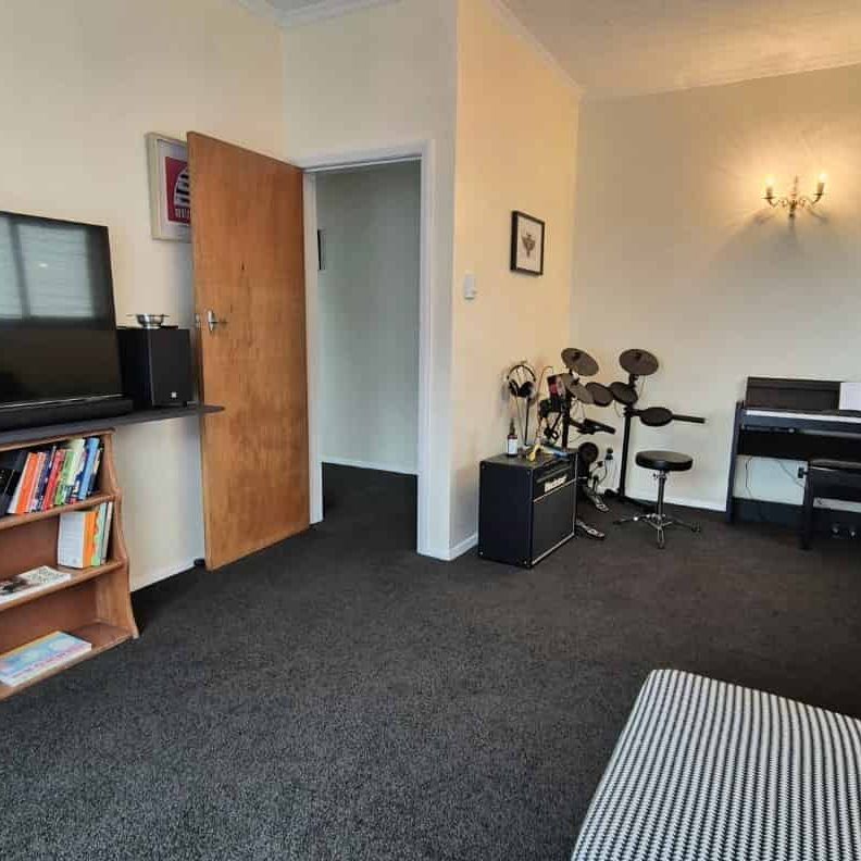 Charming 2-Bedroom Home in the Heart of Island Bay - Photo 1