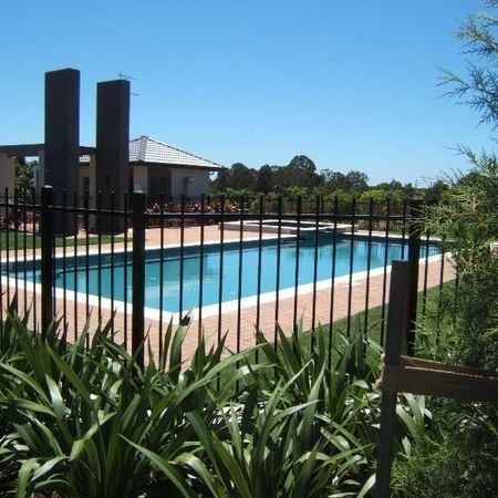 Modern 3-Bedroom Townhouse in Sought-After Mornington Estate - Photo 4