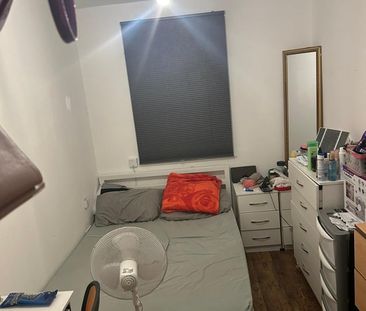 Room in a Shared House, Candler Street, N15 - Photo 1