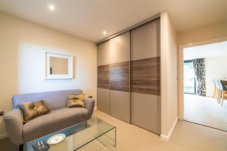 2 bedroom penthouse to rent - Photo 2