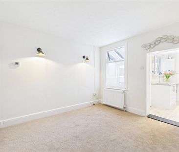 2 bedroom end of terrace house to rent - Photo 2