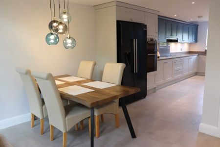 Hunters Close, Epsom - Photo 2