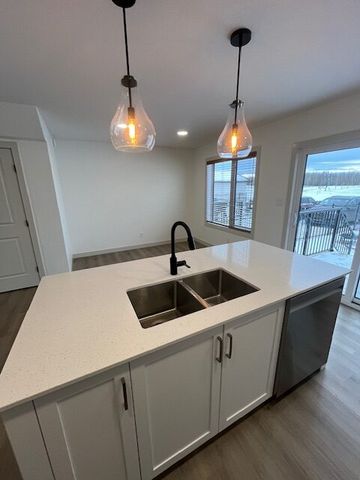 Sylvan Lake 3 Bedroom Newer Townhome – Available Immediately - Photo 3