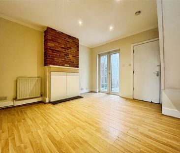 Egham Hill, Egham, Surrey, TW20 0BH - Photo 2