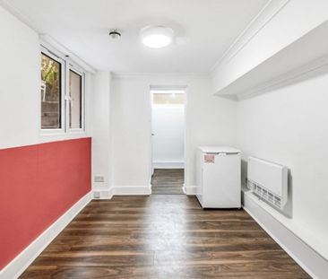 West Cromwell Road, SW5 - Photo 1